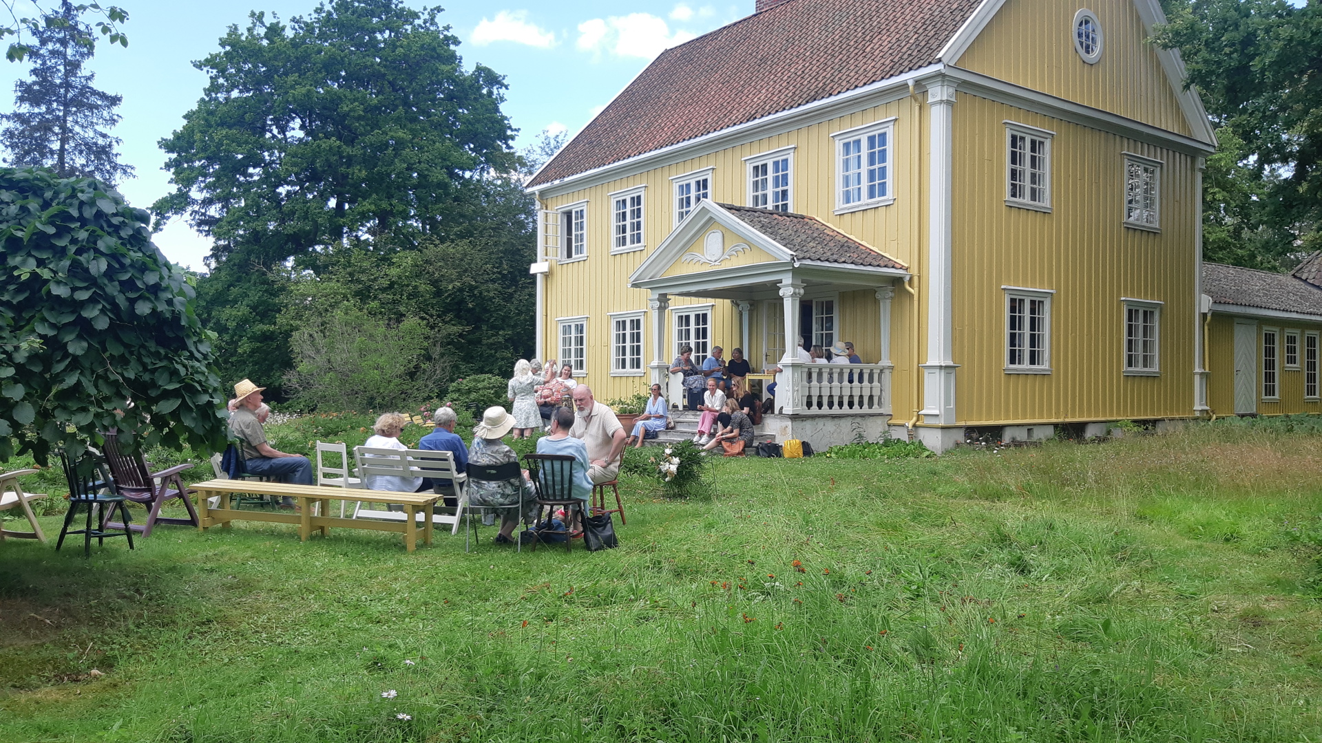 VANDRING I ÅS SENTRUM